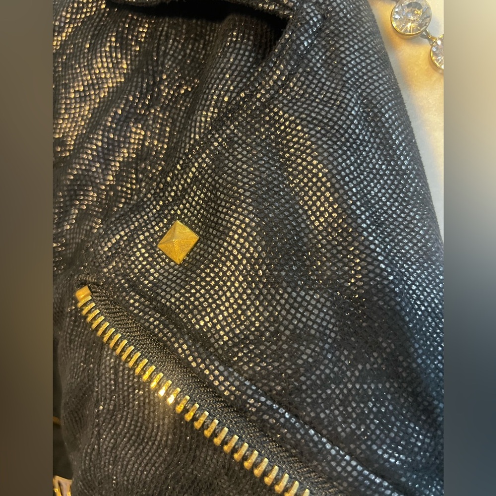 Black 🖤 Shimmer Moto Jacket Faux Leather Gold 💛Hardware Zippers Studs Large - Picture 4 of 7